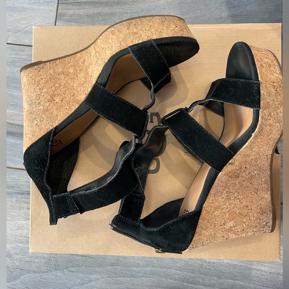 UGG Black Wedges Size 6 - Picture 2 of 6